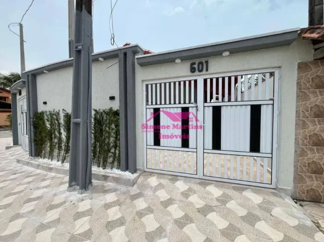 CASA NOVA COM PISCINA Á VENDA NA PRAIA DE MONGAGUÁ