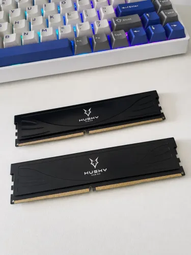 2 Memórias RAM DDR4 8GB Husky 19cl (Estado de nova)