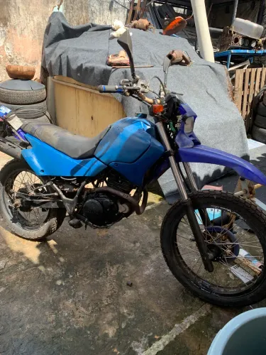 VENDO MOTO YAMAHA XT 225