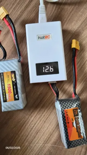 2 Baterias LiPO 4S/3S  Drone + Carregador de bateria HotRC 3S/4S
