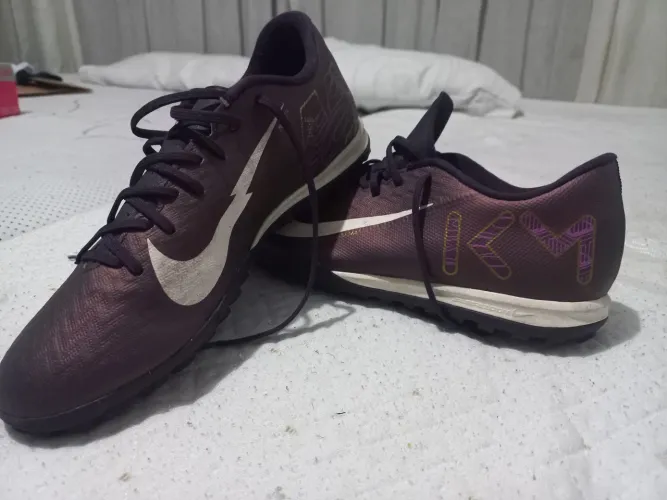 Chuteira Mercurial Nike MBappé Roxa