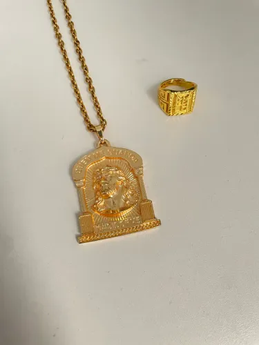 Kit Masculino Banhado a Ouro 18K - Corrente com Pingente de Jesus + Anel Riqueza Chinês