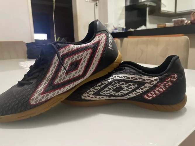 Vendo Tênis de futsal umbro mutant