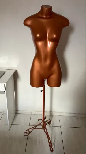 Manequim feminino metal cor bronze NOVO