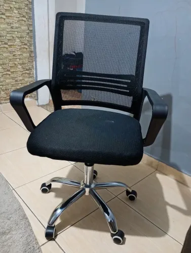 Cadeira ergonômica preta