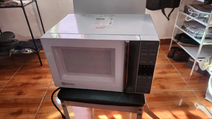 Microondas Electrolux ME23B