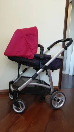 Carrinho de Bebê Completo (com Bebê Conforto + Base para Carro) - Oportunidade!