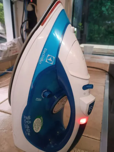 Vendo ferro de passar Eletrolux semi novo
