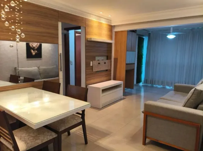 Apartamento 2 Quartos com Suíte e Porteira Fechada na Quadra do Mar