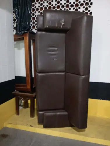 Vendo sofá de 4 lugares.