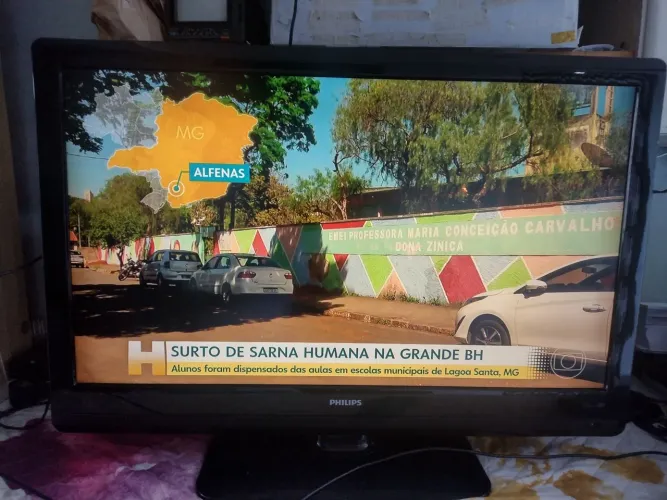 Tv. Philco LCD 40 polegadas não e Smart pra pegar os canais precisa de conversor