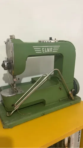 Máquina de costura Elna