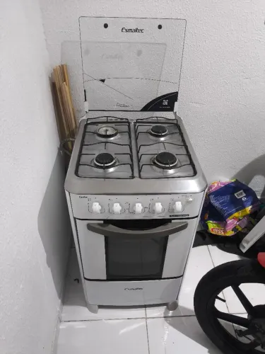 Fogão 4 bocas semi novo , em bom estado de uso número de contato *)