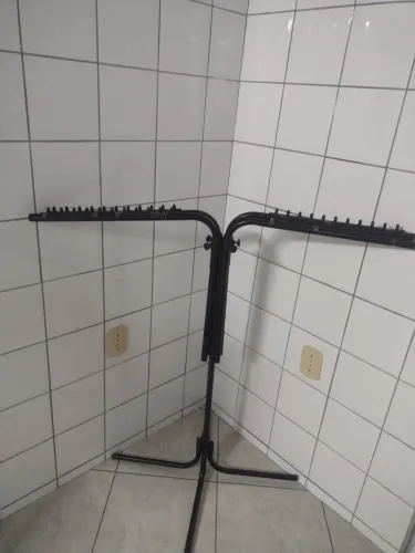 Arara cabideiro com 4 braços, regulável