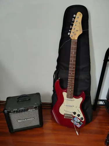 Guitarra Strinberg + Amplificador Mackintec Maxx 10
