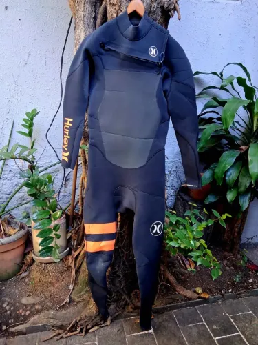 Roupa de borracha hurley 4,3