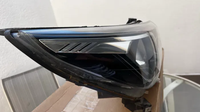 Farol Direito S10 2021 Original GM LED - Usado