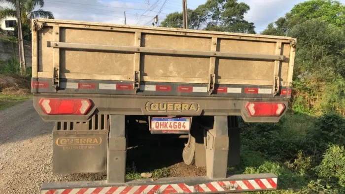 Carreta Guerra Ano Modelo 2015 / Grade Baixa - 12,40m com pneus