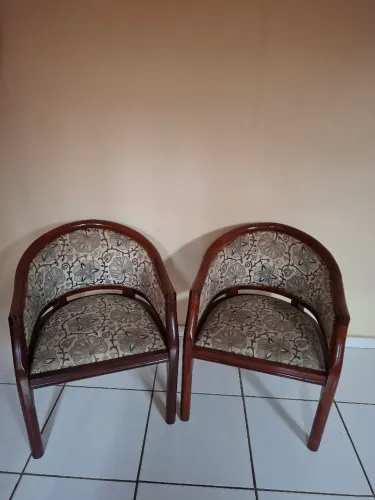 Poltronas curvas em madeira maciça (BAURU) não entrego