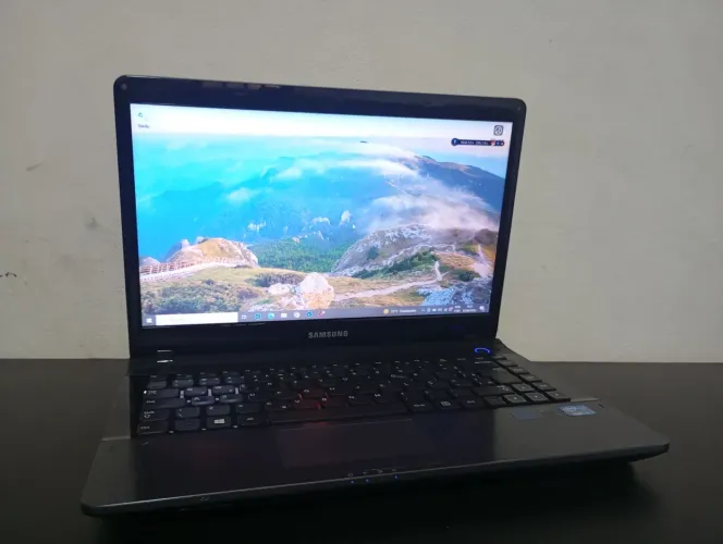 Notebook Samsung I3 terceira geração, 8 gigas de ram HD 500 formatado. Leia a descrição!