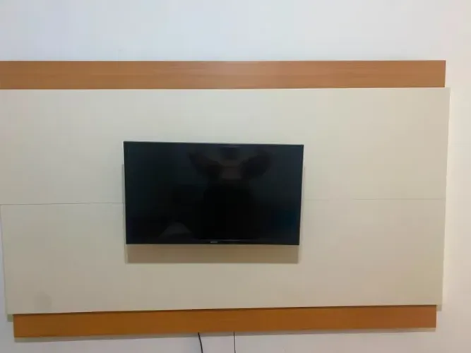 Vendo Painel de TV de MDF de ótima qualidade. Estilo retrô.