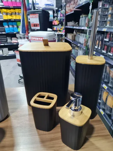 Kit Banheiro 4 peças Bege Plástico e tampa de Bambu 69,99 