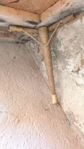 Pé de móvel de ferro antigo LEIA