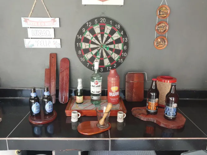 KIT DE SETE PEÇAS RUSTICAS EM MADEIRA PARA ÁREA GOURMET