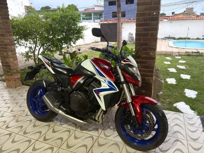 CB 1000 R. Nova extra nunca levou queda pintura toda original