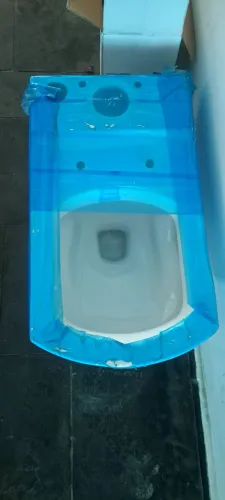 Vaso sanitario com caixa acoplada marca Roca completa pronta para instalação nova na cx.