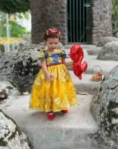 Vestido branco de neve R$:200,00  .2 anos