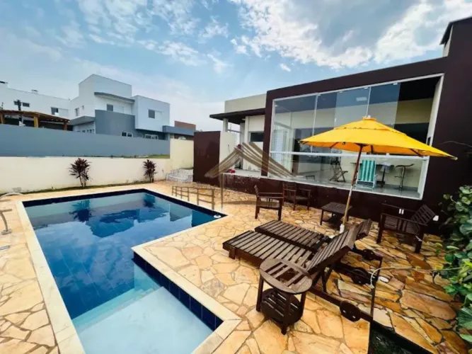 Casa à venda no Ninho Verde 1, excelente localização, terreno de esquina, 3 belas suítes.