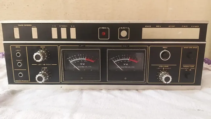 Lindo Painel Gravador Akai GX-280D com VUs,placas, potenciômetros,knobs,leia!