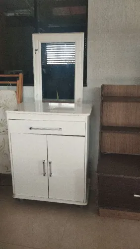 Armário mais espelho
