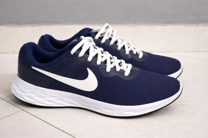 Tênis Nike azul marinho