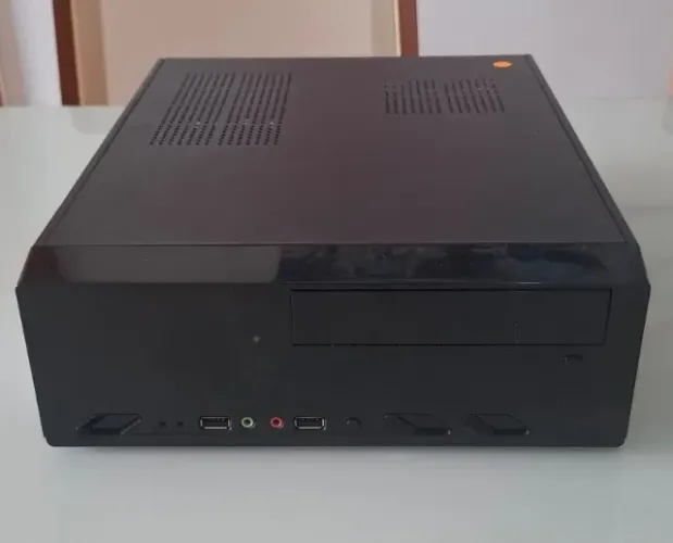 Gabinete slim com fonte