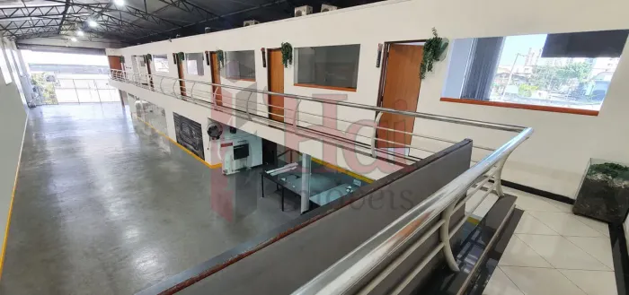 Galpão à Venda com Renda, 585m² de Área Útil - Casa Verde