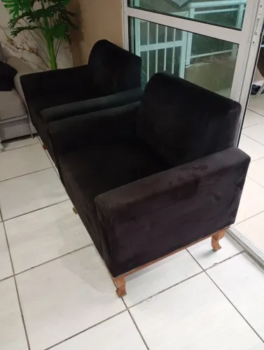 Poltronas madeira e tecido Suede 