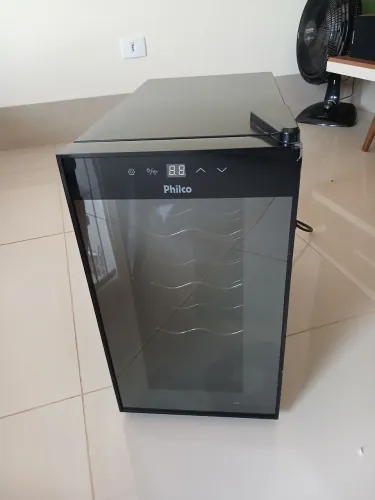 Adega philco 8 garrafas usada