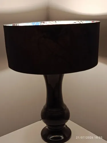Abajour preto em cerâmica