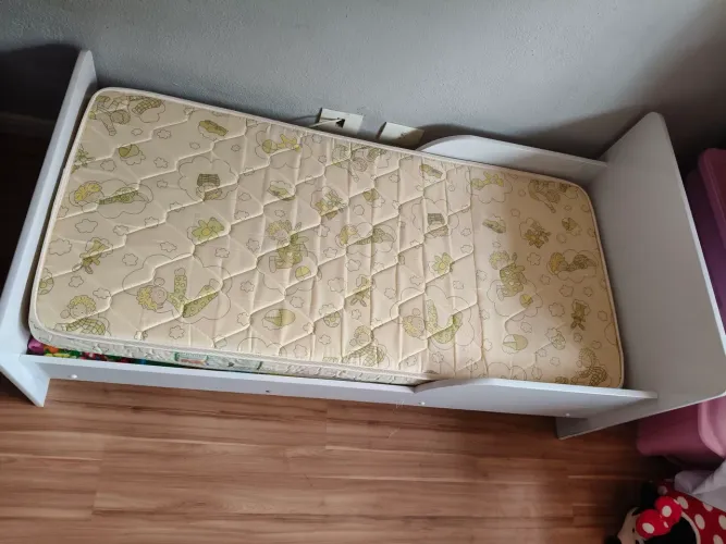 Mini cama com colchão