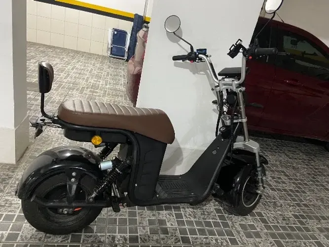 Vendo scotter 1 ano de uso, (Estou vendendo porque mudei de cidade)