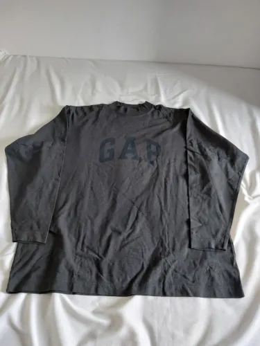 [Tam M] Camiseta Manga Longa Yeezy Gap Balenciaga