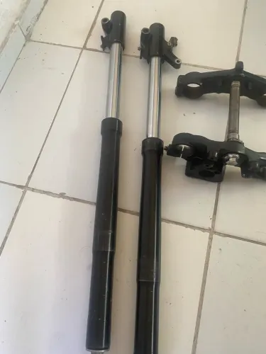 Suspensão invertida 