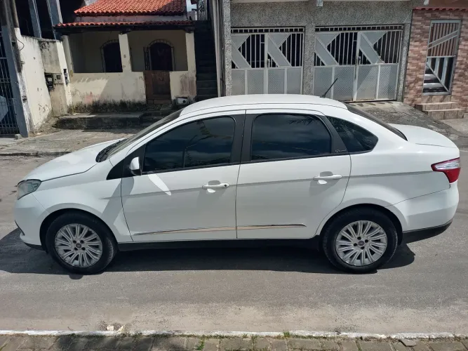 Fiat Grand Siena Essence 1.6 Flex 16V 2014