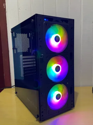 BARBADA COMPUTADOR I3 8100 8° T | UHD 630 | 4GB DDR4 | HD 500gb