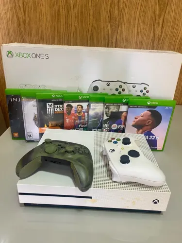 XBOX ONE S 1TB + 2 Controles + 7 Jogos Físicos