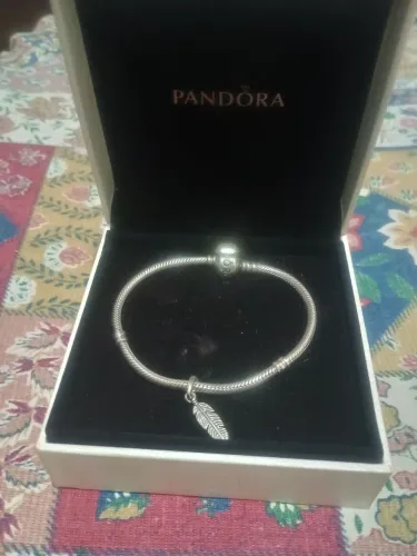 Pulseira Pandora original com berloque !