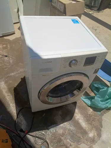 Vendo lavadoura Samsung de 10.1 k automática funciona bem 