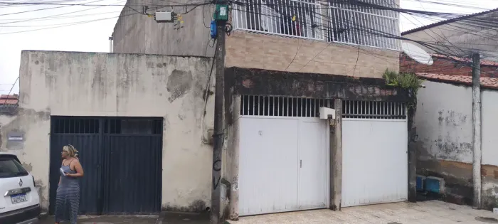OPORTUNIDADE ÚNICA: 3 Casas Independentes em 495m² no bairro Parangaba.